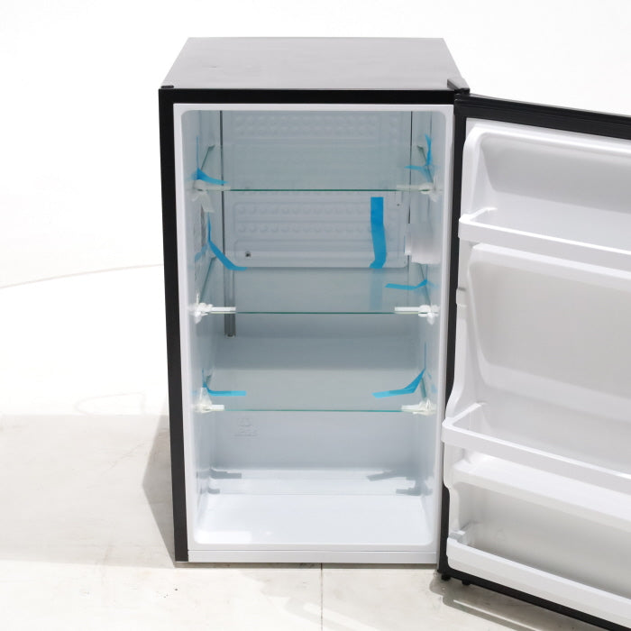 18.7 in. Silver ENERGY STAR Hisense 4.4 cu. ft. Mini Fridge with 2L Beverage Storage - Scratch & Dent - Minor