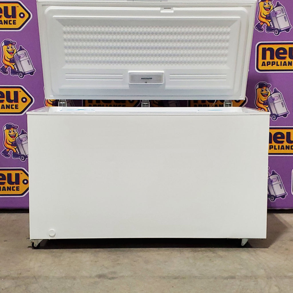 Pictures of Frigidaire 15 Cu. Ft. Garage Ready Chest Freezer 25SD037 - FFCL1542AW - Scratch & Dent (Minor) - Neu Appliance Outlet - Discount Appliance Outlet in Austin, Tx