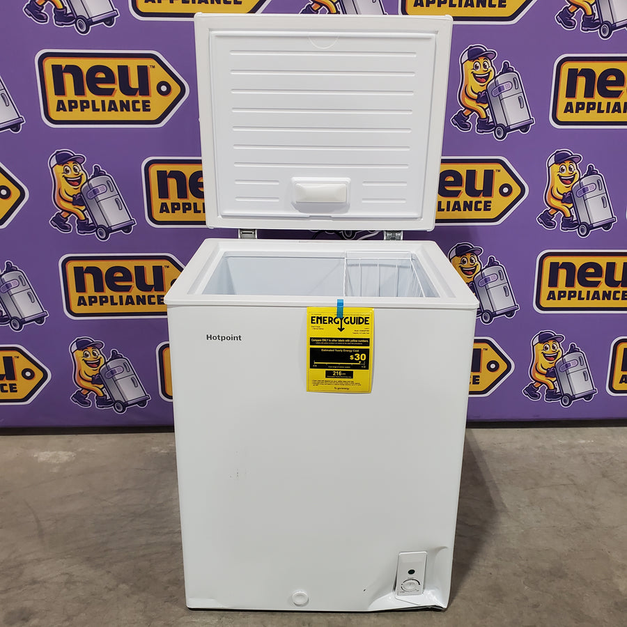 Hotpoint 4.9-cu ft Chest Freezer Convertible to Refrigerator in White HCM5QWWW - Open Box
