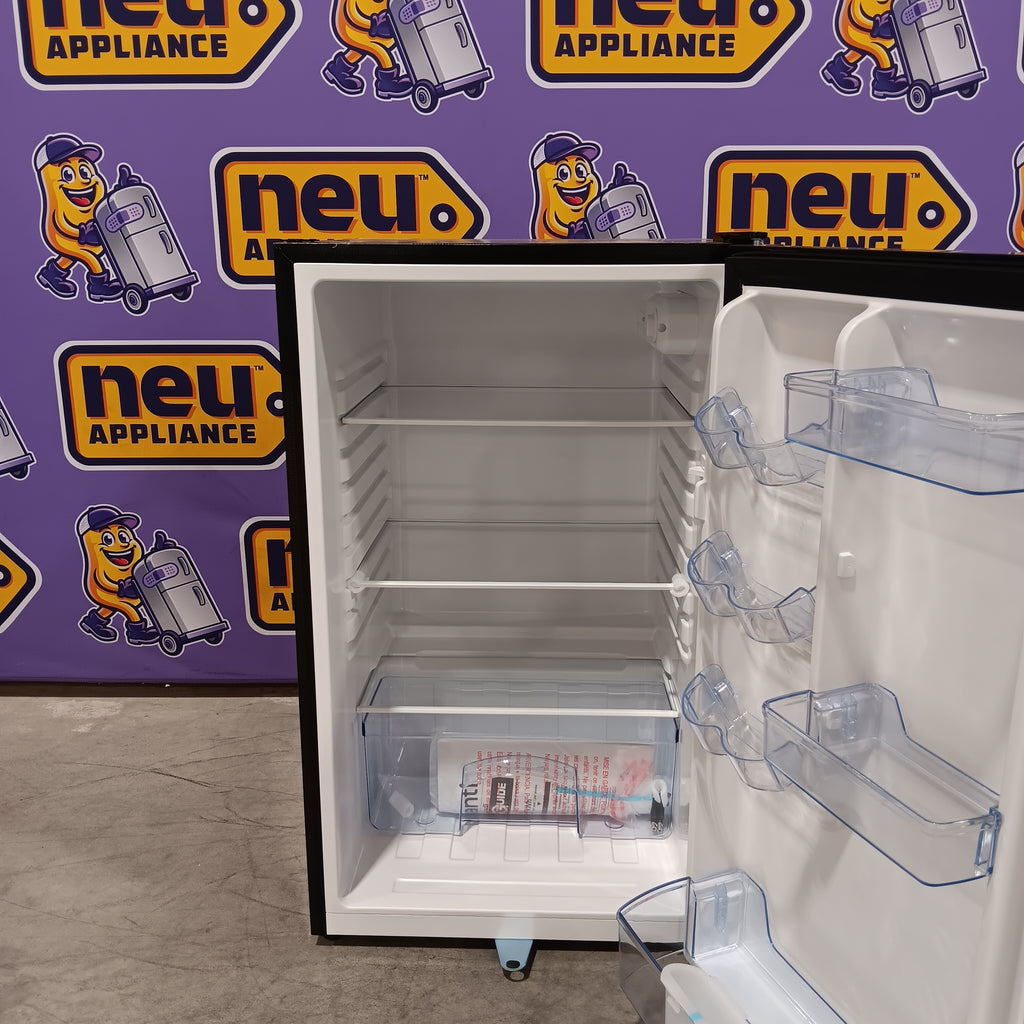 Pictures of Avanti 4.4 cu. ft. Compact Refrigerator in Black SA302 - AR4446B - Scratch & Dent (Minor) - Neu Appliance Outlet - Discount Appliance Outlet in Austin, Tx