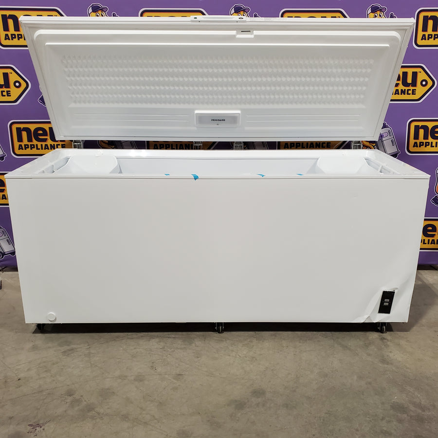 Frigidaire 20 Cu. Ft. Garage Ready Chest Freezer in White 20132SD316 - FFCL2042AW - Scratch & Dent (Major)