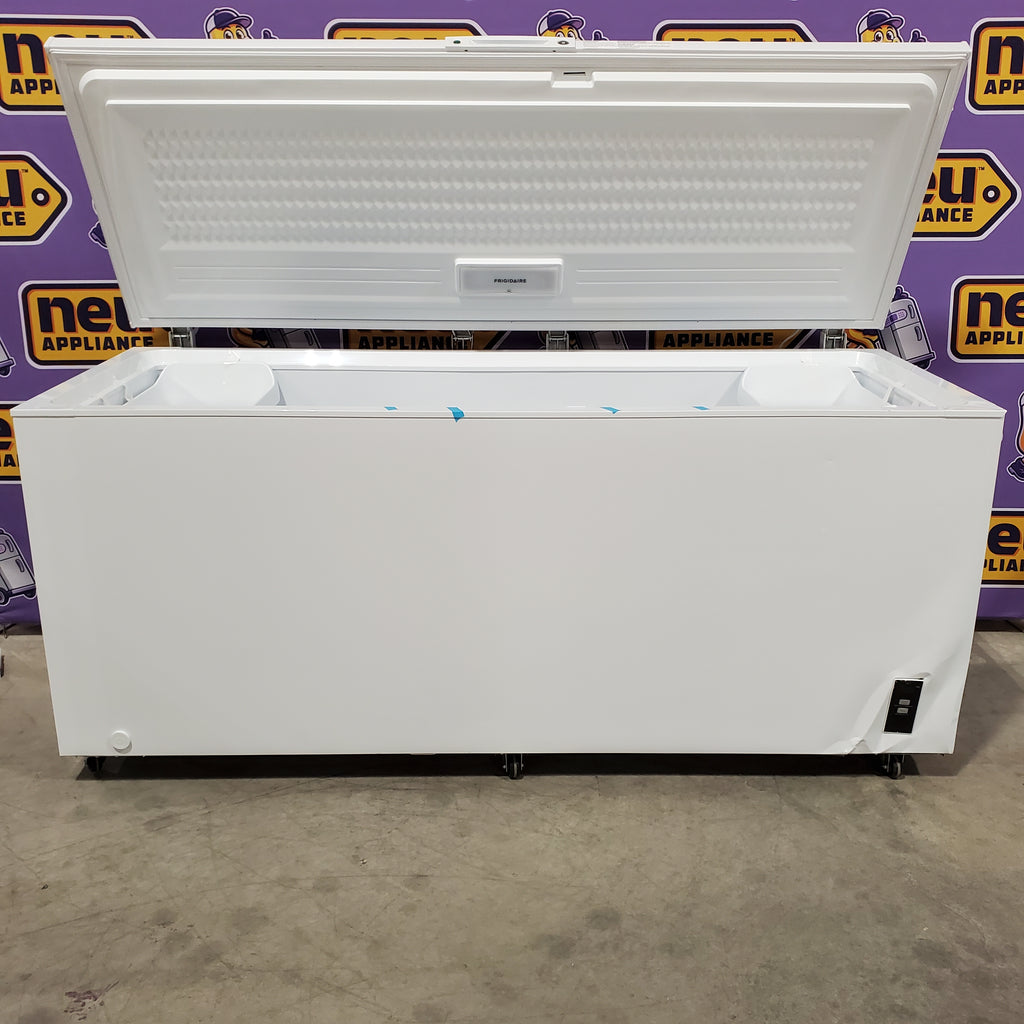 Pictures of Frigidaire 20 Cu. Ft. Garage Ready Chest Freezer in White 20132SD316 - FFCL2042AW - Scratch & Dent (Major) - Neu Appliance Outlet - Discount Appliance Outlet in Austin, Tx