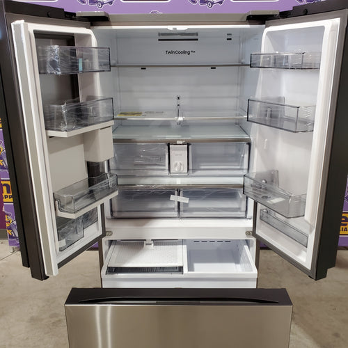 Samsung Bespoke 3-Door French Door Refrigerator (30 cu. ft.) with Beverage Center™ in Stainless Steel with Auto Fill Water Pitcher 22131SD98 - RF30BB6600QL - Scratch & Dent (Moderate)