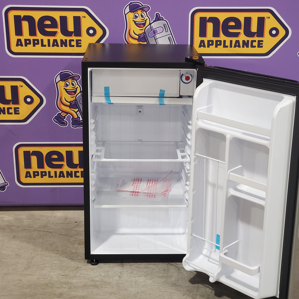 Pictures of EFrigidaire 3.2 cu. ft. Retro Vintage Compact Mini Refrigerator with Freezer with Platinum Door Design SA114 - FR323 - Open Box - Neu Appliance Outlet - Discount Appliance Outlet in Austin, Tx