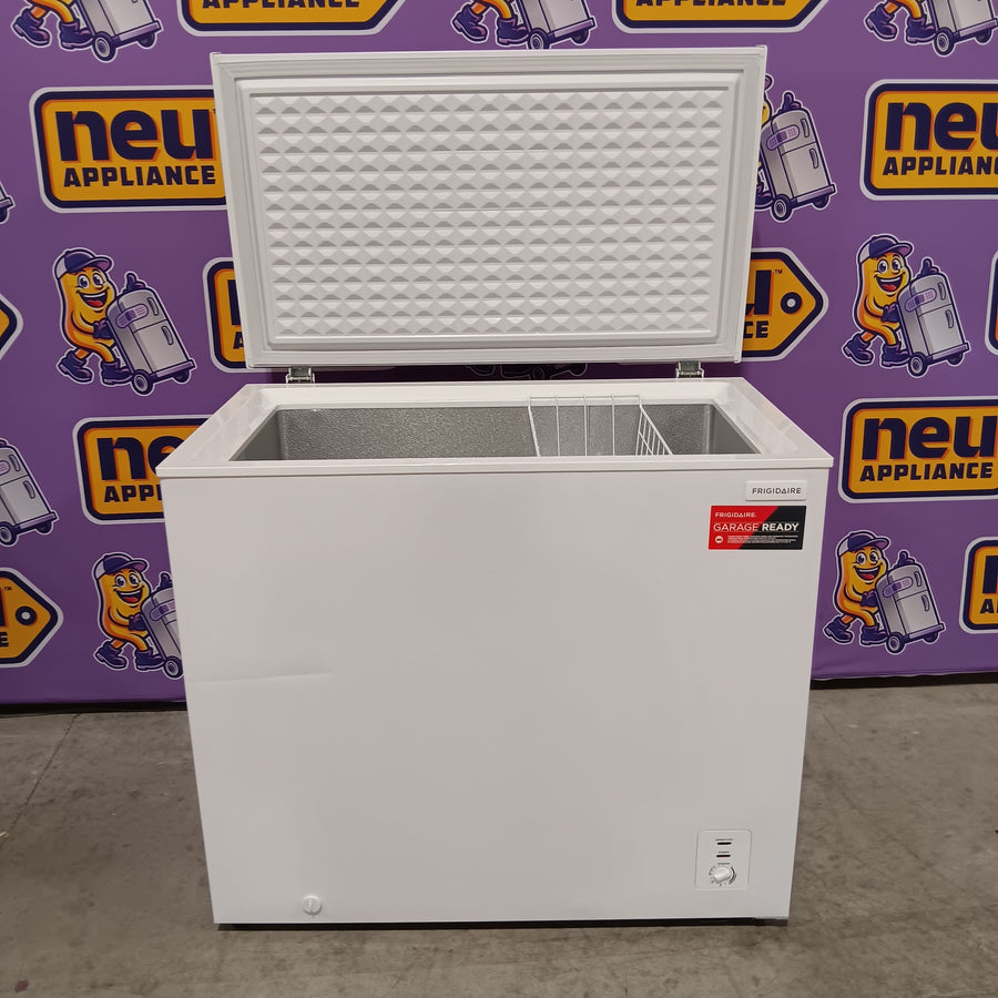 Frigidaire 7.0 cu ft Chest Freezer Deep Freezer for Garage, Kitchen, Basement, Large Capacity for Bulk Storage EFRF7003 - Scratch & Dent (Minor)