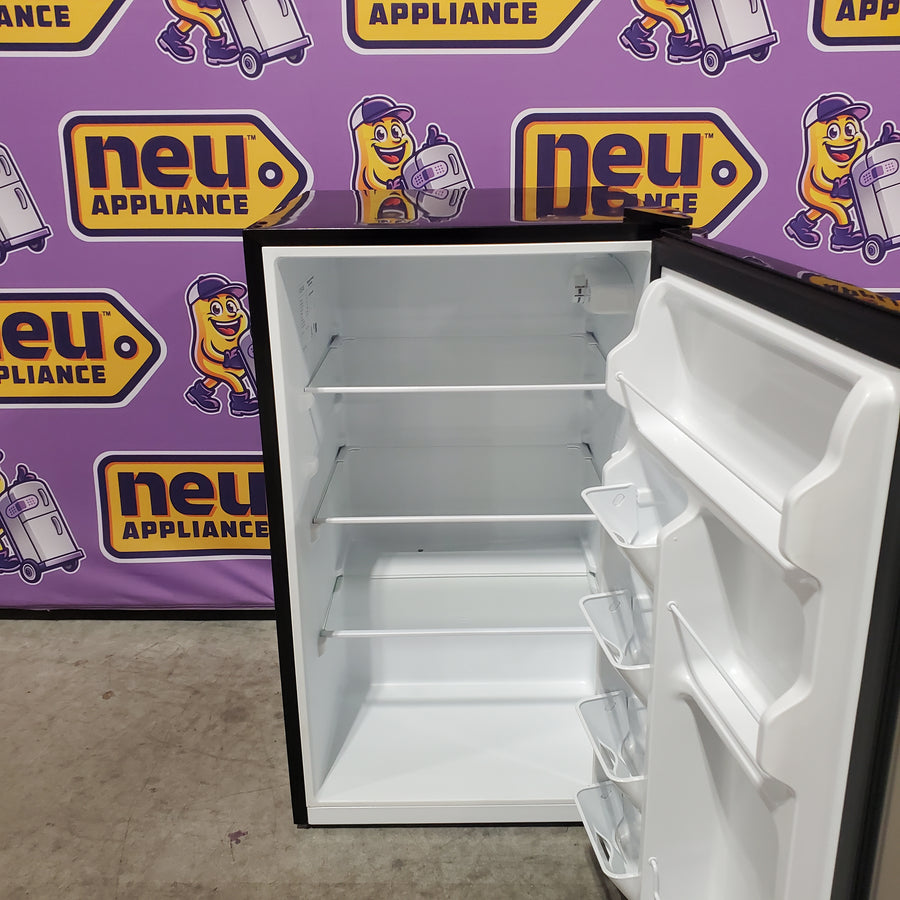 Vissani 4.4 cu. ft. Mini Refrigerator in Stainless Look with 7-Door Racks, Glass Shelves, and Energy Efficiency 25137SD722 - MDAR44SS5 - Scratch & Dent (Minor)