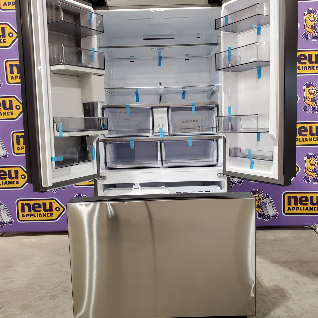 Pictures of Samsung Bespoke 3-Door French Door Refrigerator (30 cu. ft.) with Beverage Center™ in Stainless Steel with Auto Fill Water Pitcher 4SD411 - RF30BB6600QL - Scratch & Dent (Minor) - Neu Appliance Outlet - Discount Appliance Outlet in Austin, Tx