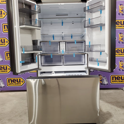 Pictures of Samsung Bespoke 3-Door French Door Refrigerator (30 cu. ft.) with Beverage Center™ in Stainless Steel with Auto Fill Water Pitcher 4SD411 - RF30BB6600QL - Scratch & Dent (Minor) - Neu Appliance Outlet - Discount Appliance Outlet in Austin, Tx