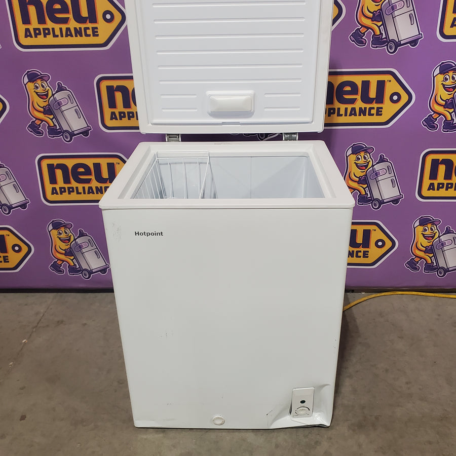Hotpoint 4.9-cu ft Chest Freezer Convertible to Refrigerator in White HCM5QWWW - Scratch & Dent (Major)