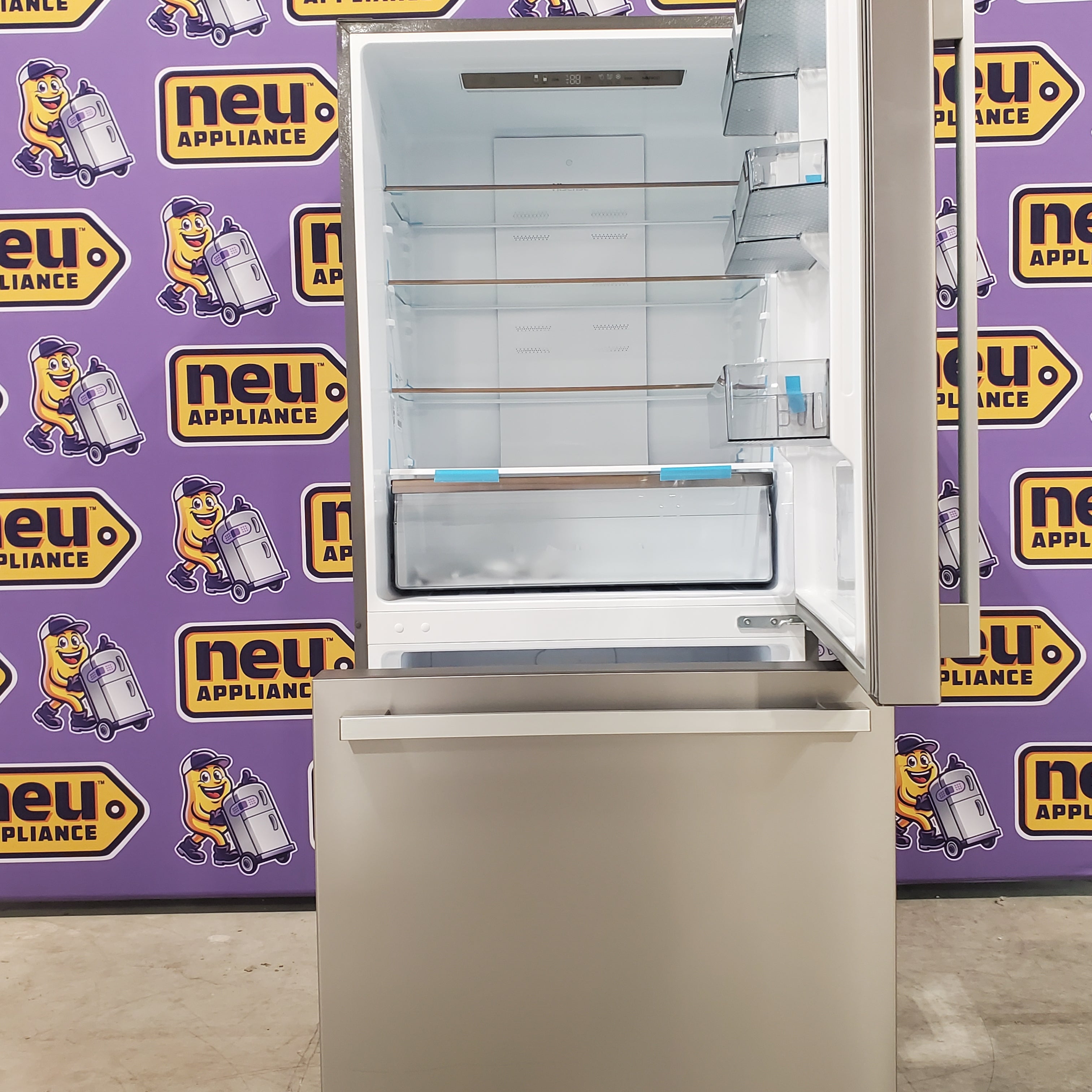 Hisense 冷蔵庫 Hisense 17.2-cu ft Counter-Depth Bottom-Freezer Refrigerator
