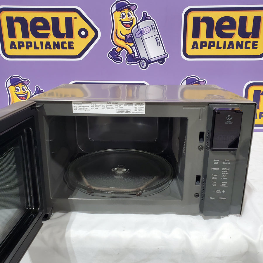 LG  NeoChef™ 0.9 cu. ft. Countertop Microwave with Smart Inverter and EasyClean® LMC0975SD - Scratch & Dent (Minor)