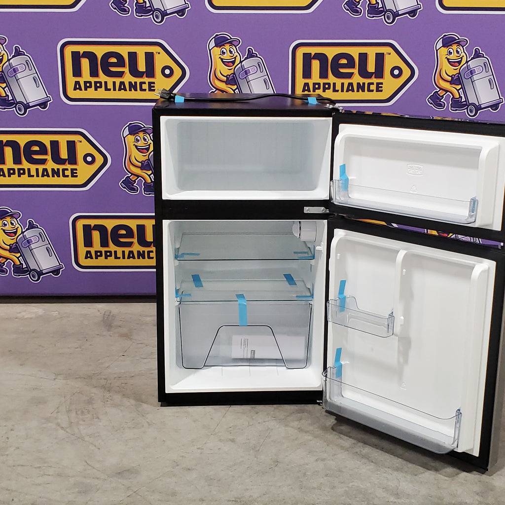 Pictures of Magic Chef 3.1 cu. ft. 2-Door Mini Refrigerator with Freezer and Can Dispenser HMDR31GSE - Scratch & Dent (Minor) - Neu Appliance Outlet - Discount Appliance Outlet in Austin, Tx