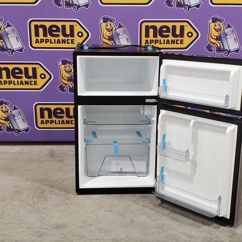 Pictures of Magic Chef 3.1 cu. ft. 2-Door Mini Refrigerator with Freezer and Can Dispenser HMDR31GSE - Scratch & Dent (Minor) - Neu Appliance Outlet - Discount Appliance Outlet in Austin, Tx