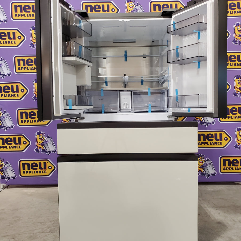 Samsung Bespoke 29 cu. ft. 4-Door French Door Refrigerator with Beverage Center™ in White Glass 4SD419 - RF29BB860012 - Open Box
