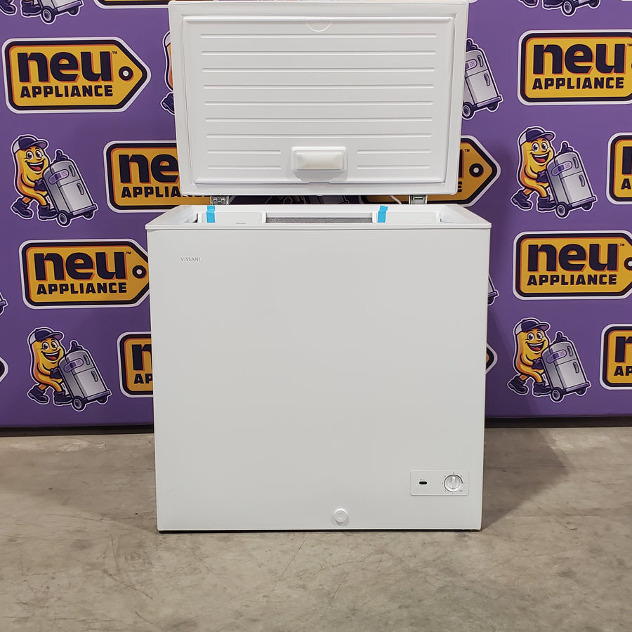 Vissani 6.9 cu. ft. Manual Defrost Chest Freezer in White, Garage Ready with LED Light Type