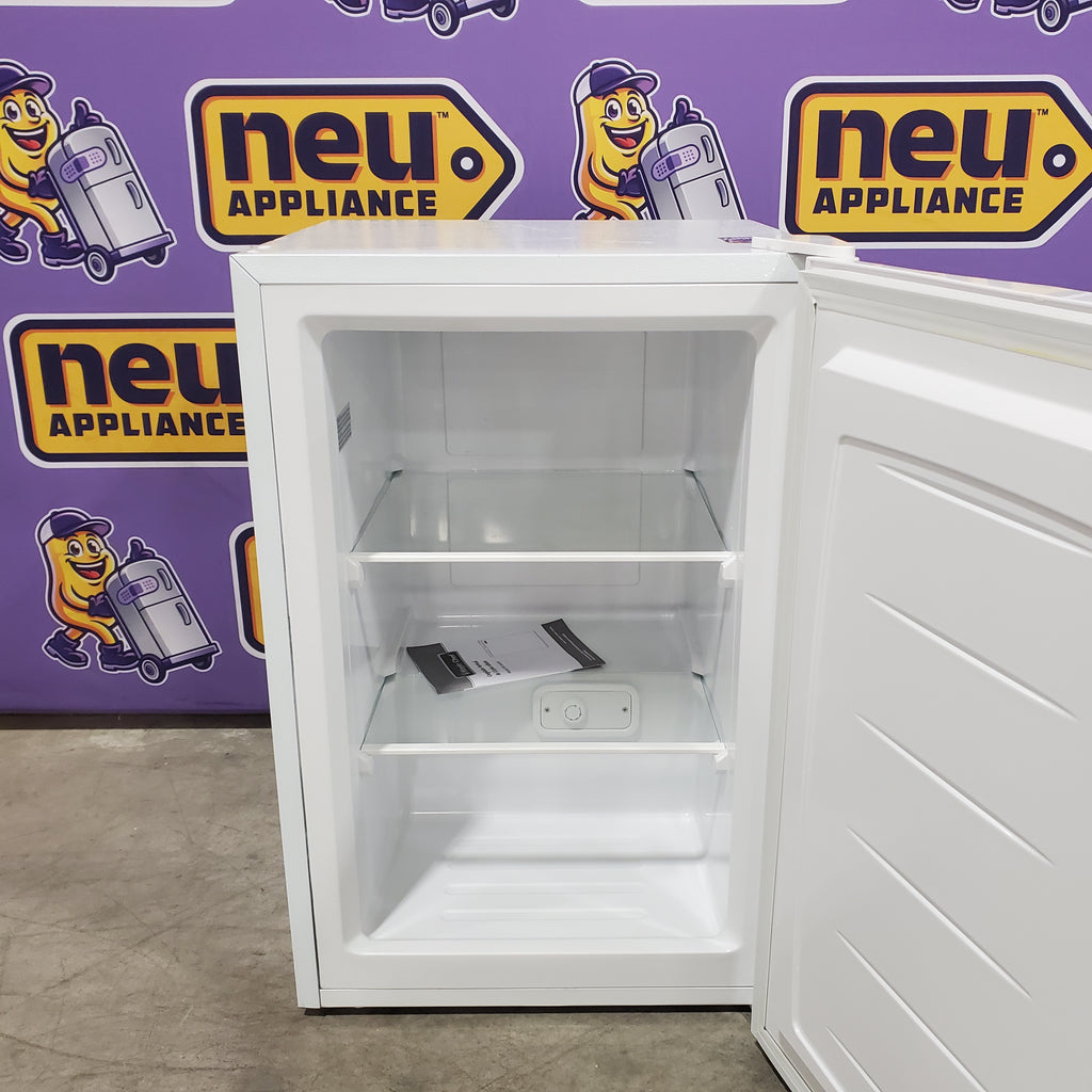 Pictures of Magic Chef 3.0 cu. ft. Manual Defrost Upright Freezer in White tstSA53 - MCUF3WE - Open Box - Neu Appliance Outlet - Discount Appliance Outlet in Austin, Tx