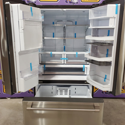 GE Cafe 27.8-cu ft French Door Refrigerator with Ice Maker, Water and Ice Dispenser ENERGY STAR in Stainless Steel 31131SD21 - CFE28TSHSS - Scratch & Dent (Minor)