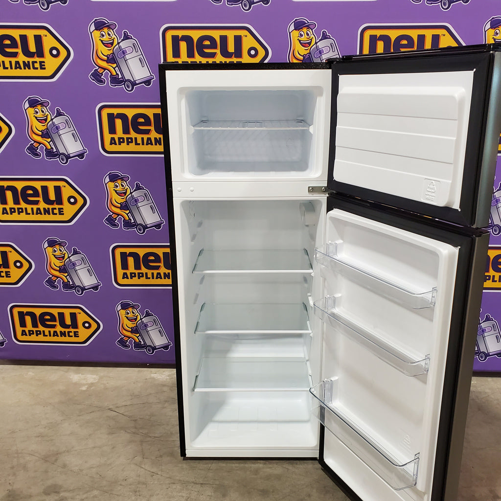 Vissani 7.2 cu. ft. Top Freezer Refrigerator in Fingerprint Resistant Stainless Steel Look 25135SD682 - MDTF7SSES4 - Scratch & Dent (Minor)