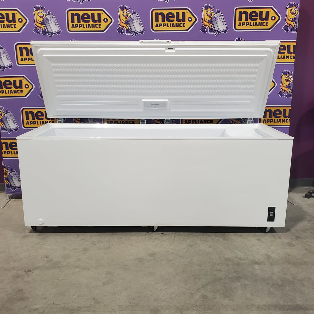 Pictures of Frigidaire 25 Cu. Ft. Garage Ready Chest Freezer with LED Light and Adjustable Temperature Control 20SD146 - FFCL2542AW - Scratch & Dent (Moderate) - Neu Appliance Outlet - Discount Appliance Outlet in Austin, Tx