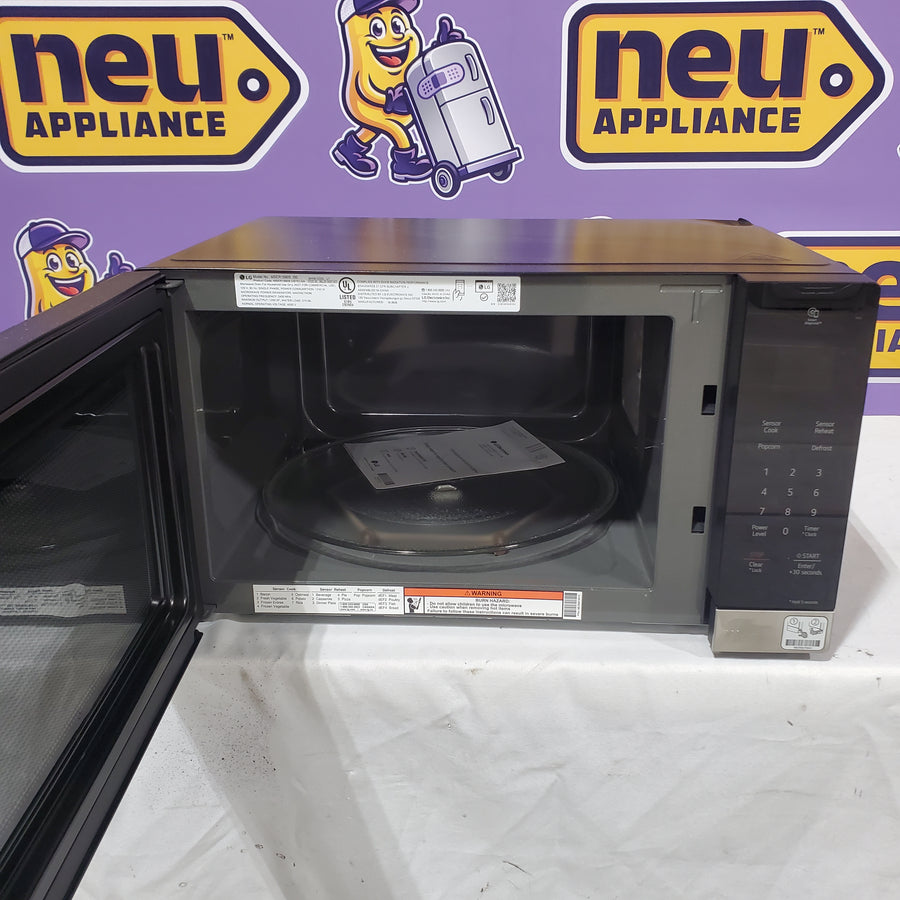 LG 1.5 cu. ft. NeoChef™ Countertop Microwave with Smart Inverter and Sensor Cooking MSER1590S - Scratch & Dent (Moderate)