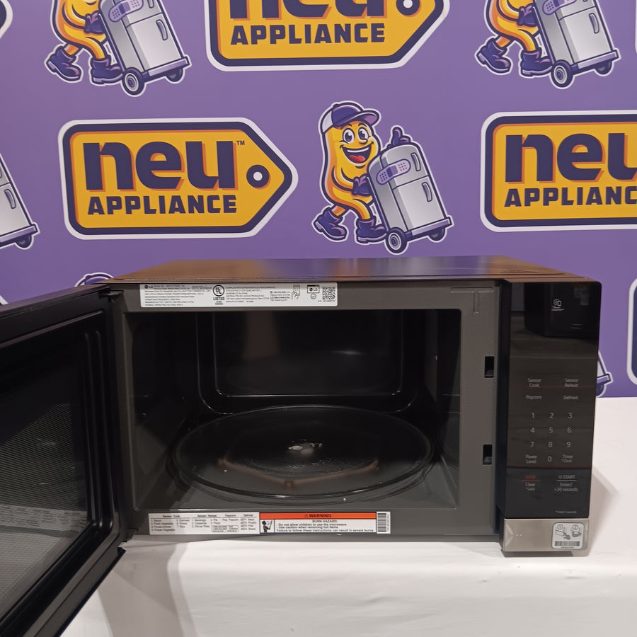 LG 1.5 cu. ft. NeoChef™ Countertop Microwave with Smart Inverter and Sensor Cooking MSER1590S - Open Box