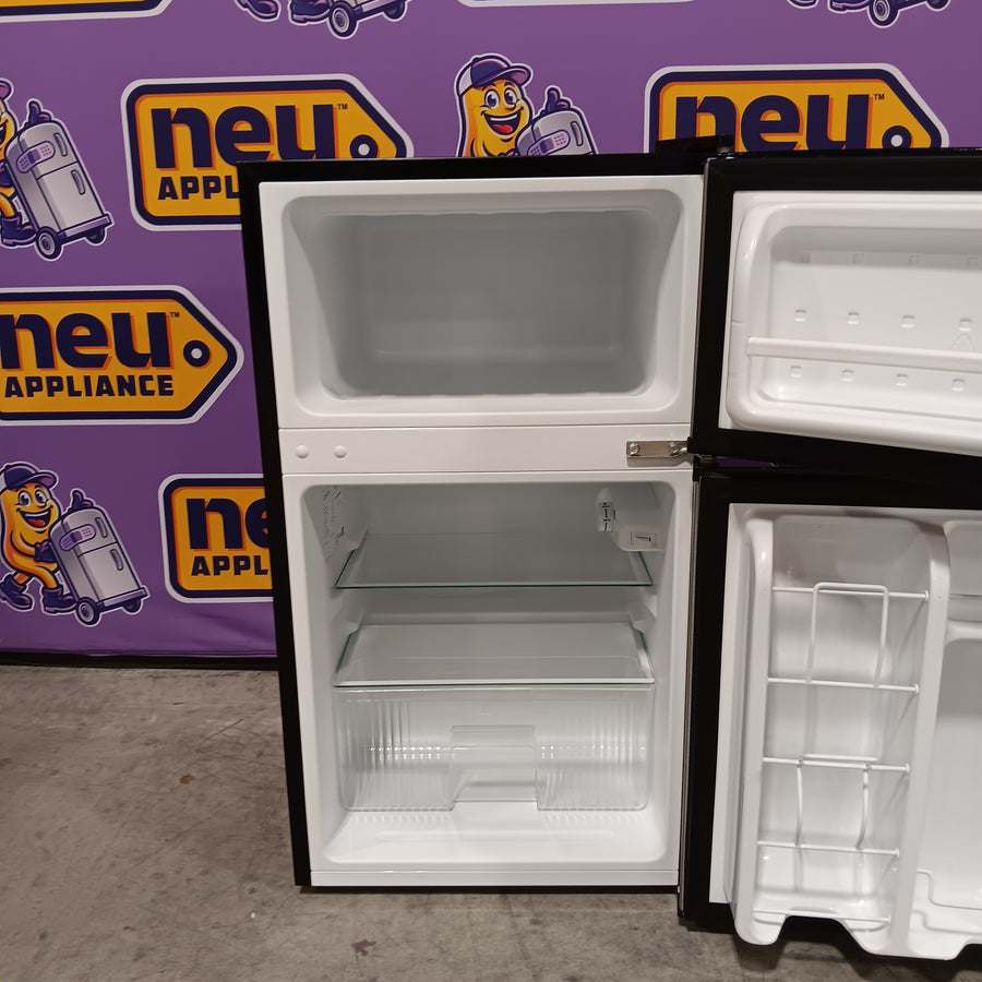 Vissani 3.2 cu. ft. Mini Refrigerator in Stainless Look with 2-Doors, Glass Shelves, and Energy Efficiency SA606 - MDCM31SS5 - Scratch & Dent (Minor)