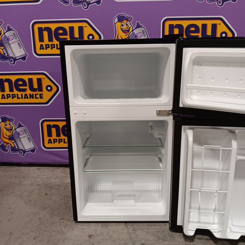 Vissani 3.2 cu. ft. Mini Refrigerator in Stainless Look with 2-Doors, Glass Shelves, and Energy Efficiency SA606 - MDCM31SS5 - Scratch & Dent (Minor)