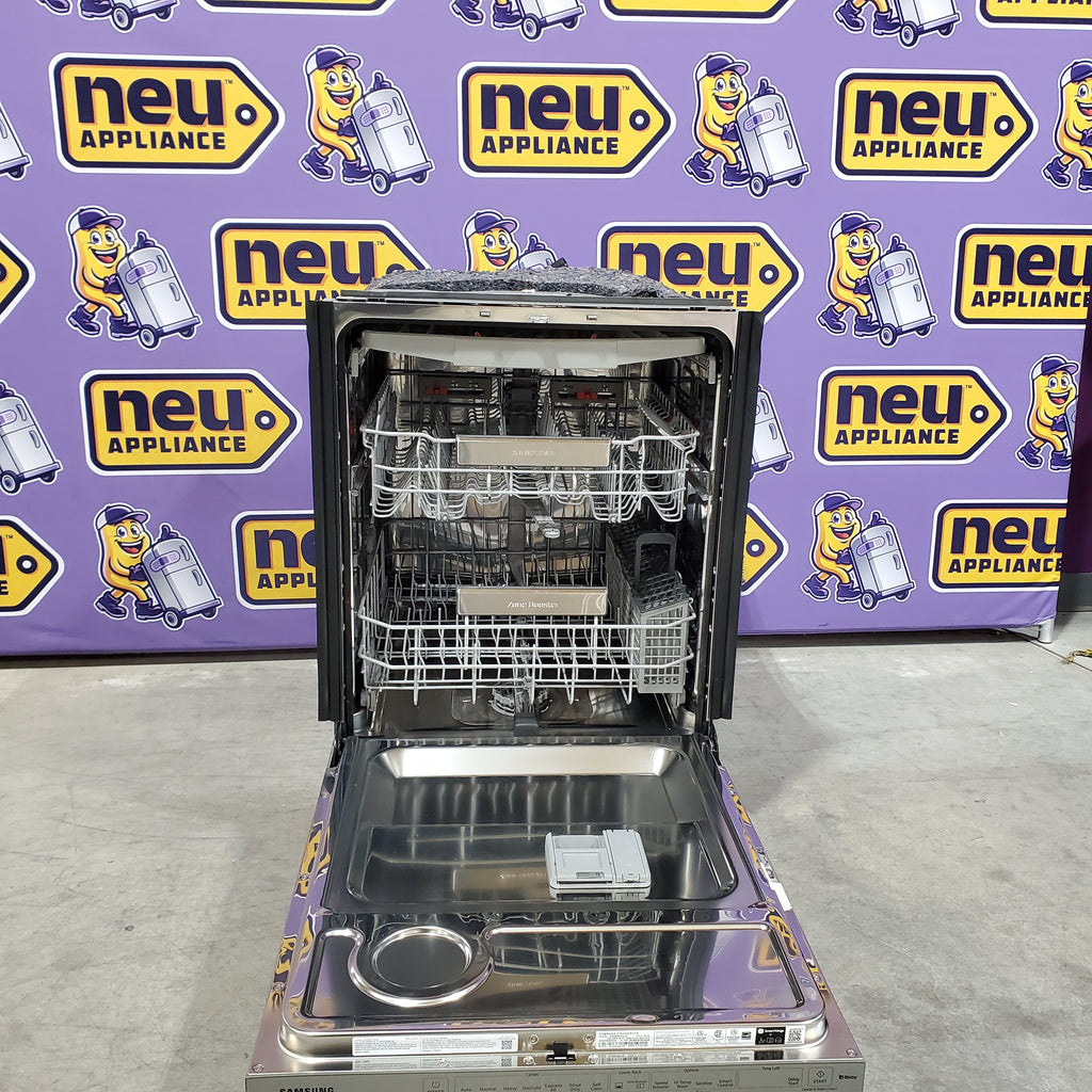 Samsung Fingerprint Resistant Stainless Steel AutoRelease Smart 39dBA Dishwasher with Linear Wash 6SD148 - DW80R9950US - Scratch & Dent (Minor)