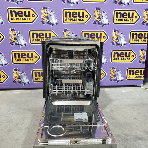 Samsung Fingerprint Resistant Stainless Steel AutoRelease Smart 39dBA Dishwasher with Linear Wash 6SD148 - DW80R9950US - Scratch & Dent (Minor)