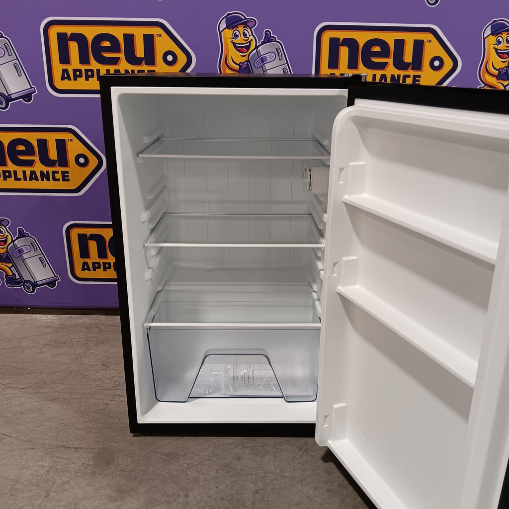 Pictures of Vissani 4.3 cu. ft. Mini Refrigerator in Stainless Steel, ENERGY STAR 25136SD642 - HVAR43GSE - Scratch & Dent (Major) - Neu Appliance Outlet - Discount Appliance Outlet in Austin, Tx
