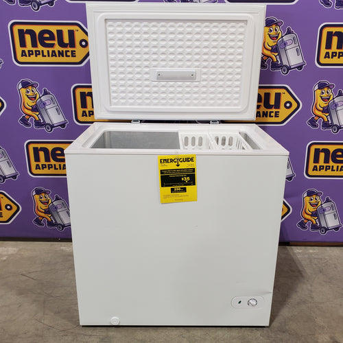 Vissani 7.0 cu. ft. Manual Defrost Chest Freezer with LED Light in White, Garage Ready SA306 - HMCF7W5 - Scratch & Dent (Minor)