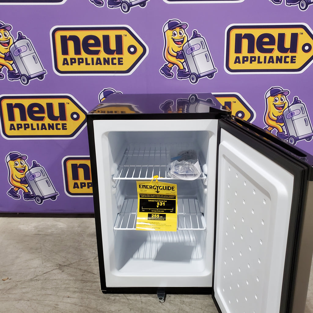 Pictures of Whynter 2.1 cu. ft. Manual Defrost Upright Freezer Mini Freezer with Lock and Reversible Door in Stainless Steel 251312CR970 - CUF-210SS - Scratch & Dent (Minor) - Neu Appliance Outlet - Discount Appliance Outlet in Austin, Tx