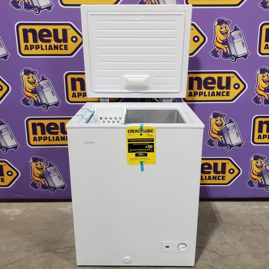 Vissani 4.9 cu. ft. Manual Defrost Chest Freezer with LED Light Type in White Garage Ready 251312SD983 - DCM5QWWW - Open Box