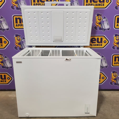Vissani 8.8 cu. ft. Manual Defrost Convertible Garage Ready Chest Freezer in White, Powered by Hubspace SA328 - MDCF9WH - Scratch & Dent (Moderate)