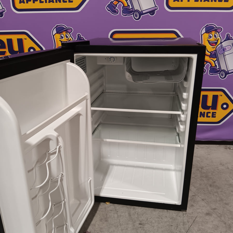 Magic Chef 2.6 cu. ft. Mini Fridge in Black, ENERGY STAR HMBR265BE1 - Scratch & Dent (Minor)