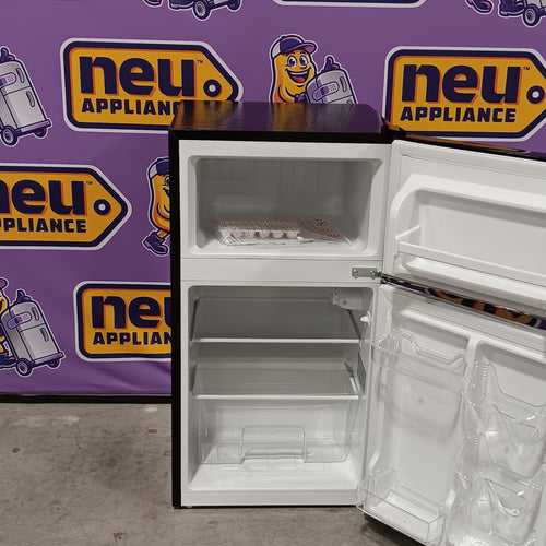 Frigidaire 3.1 cu. ft. 2 Door Retro Mini Fridge in Black SA171 - EFR840-BLACK - Open Box