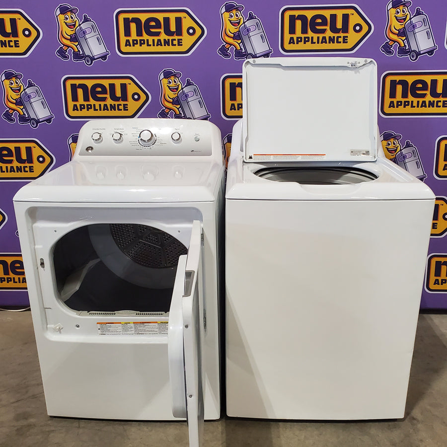 GE White Top Load 4.4 Cu. Ft. Washer with Stainless Steel Basket GTW490ACJWS - Scratch &Dent (Major) and GE White Electric 7.2 Cu. Ft. Dryer with Aluminized Alloy Drum 16253 - GTD45EASJWS - Scratch & Dent (Moderate)