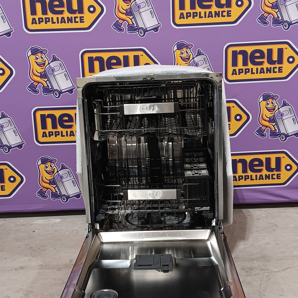 GE CDT858P3VD1 Open dishwasher with visible racks on a purple background with 'neu appliance' branding.