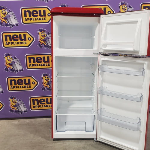 Galanz 22 in. 7.6 cu. ft. Retro Top Freezer Refrigerator, Hot Rod Red, Energy Star 25132SD350 - GLRF76TMRDER2 - Scratch & Dent (Moderate)