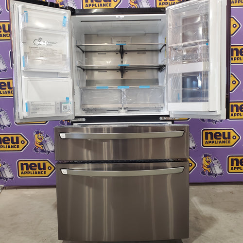 LG 23 cu. ft. Smart InstaView™ Door-in-Door® Counter-Depth Refrigerator with Craft Ice™ 3SD927 - LRMVC2306D - Open Box