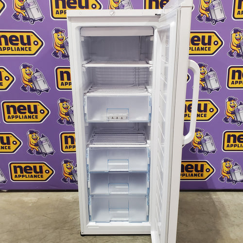 Hamilton Beach 11 Cu Ft Upright Freezer in White 251312SD1027 - HBFRF0011 - Scratch & Dent (Minor)