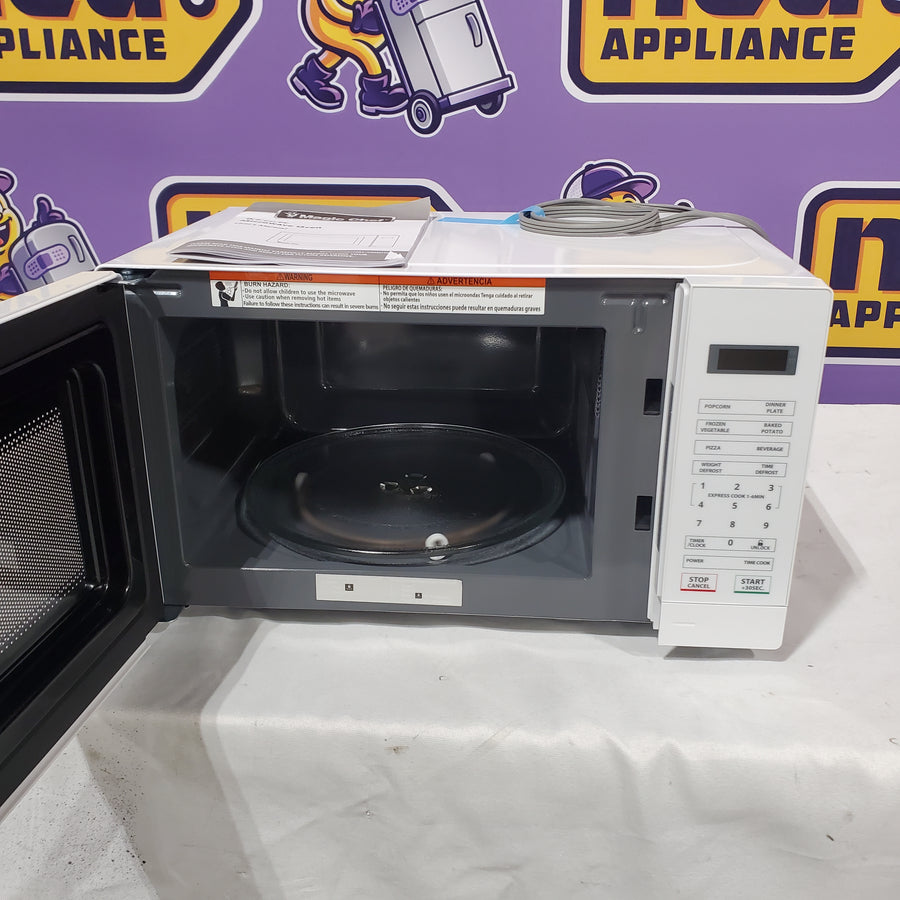 Magic Chef 17.3 in W, 0.7 cu. ft. Countertop Microwave, in White with 700-Watt Cooking Power HMM770W3 - Open Box