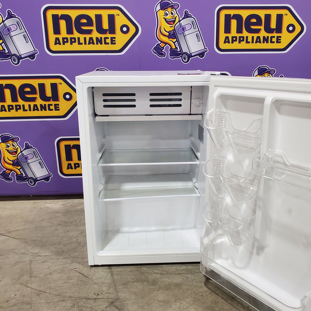 RCA 2.6-cu ft Mini Fridge with Freezer in White 25137SD735 - ACFR283-WHITE-6COM - Scratch & Dent (Minor)