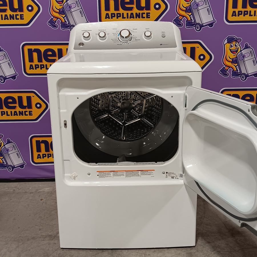 GE White Top Load 4.0 Cu. Ft. Capacity Washer with Stainless Steel Wash Basket GTW325ASWWW - New in Box and GE White Electric Aluminized Alloy Drum 7.2 Cu. Ft. Dryer with Sensor Dry and Extended Tumble 16240 - GTD45EASJWS - Certified Refurbished