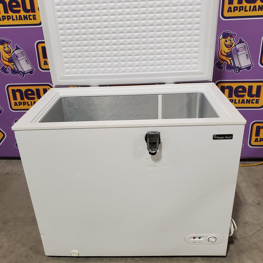 Magic Chef 6.9 cu. ft. Chest Freezer in White 251313SD1065 - HMCF7W2 - Certified Refurbished
