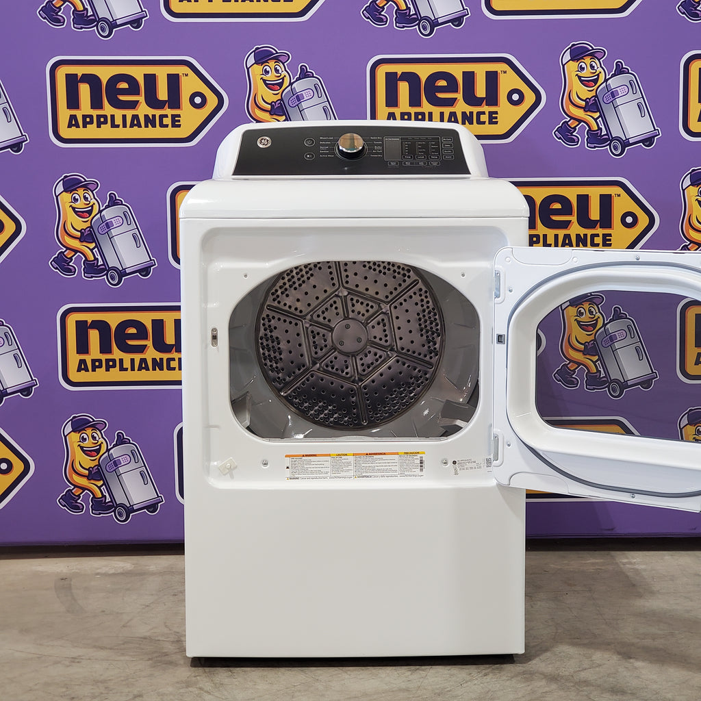 Pictures of GE 4.5 cu. ft. Capacity Washer with Water Level Control GTW585BSVWS - New in Box and GE Electric 7.4 Cu. Ft. Front Load Dryer with Sensor Dry in White GTD58EBSVWS - Open Box - Neu Appliance Outlet - Discount Appliance Outlet in Austin, Tx