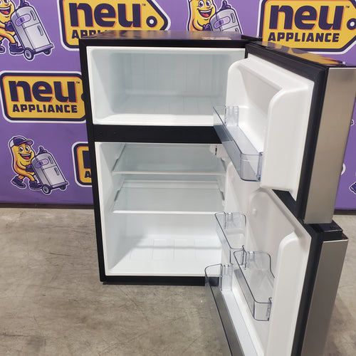 Vissani 3.1 cu. ft. 2-Door Mini Refrigerator in Stainless Steel with Freezer, ENERGY STAR tstSA52 - HVDR31GSE - Scratch & Dent (Minor)