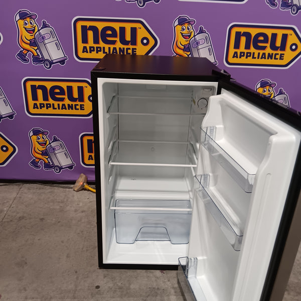 Vissani 3.2 cu. ft. Mini Refrigerator in Stainless Steel, ENERGY STAR SA618 - HVAR32SE - Scratch & Dent (Minor)
