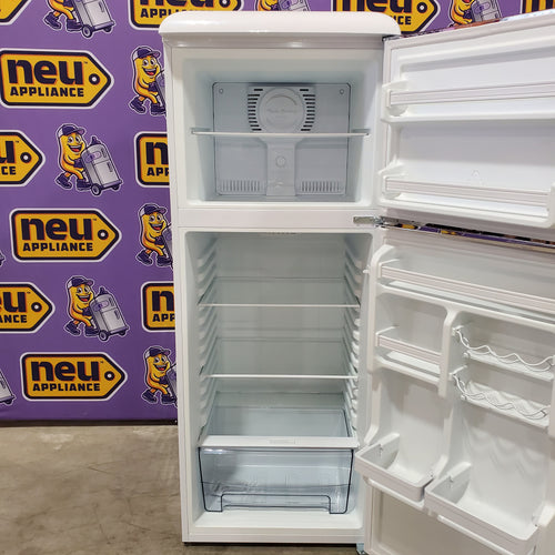 Galanz 24 in. 10 cu. ft. Retro Top Freezer Refrigerator, Energy Star and Frost Free in Milkshake White 25139SD790 - GLR10TWEEFR - Open Box
