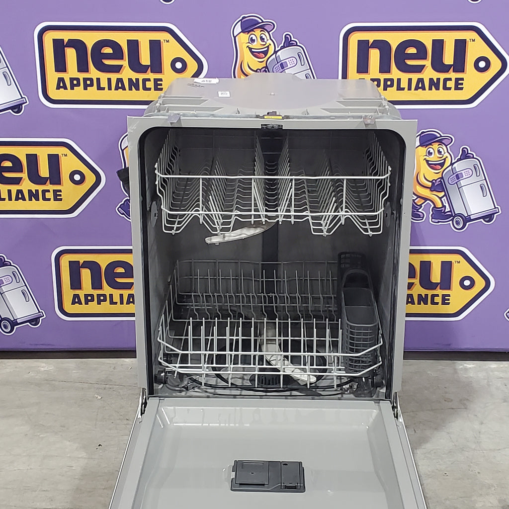 GE® ENERGY STAR® Dishwasher with Front Controls in White 25134SD480 - GDF460PGTWW - Scratch & Dent (Minor)